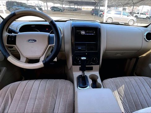 Used 2006 Ford Explorer XLT image 14