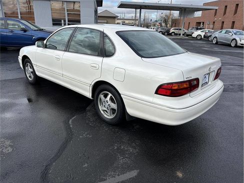 Used 1999 Toyota Avalon XLS image 3