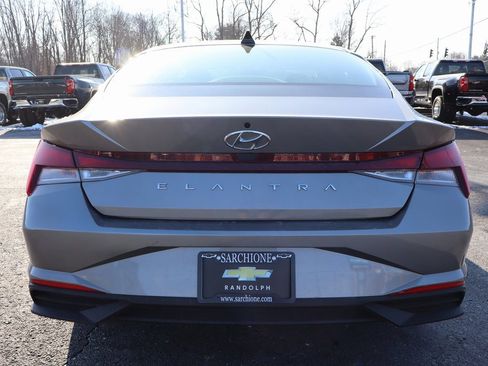 Used 2021 Hyundai Elantra SE image 31