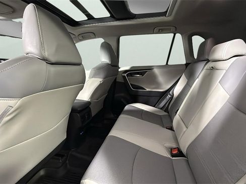 Used 2022 Toyota RAV4 Limited image 28