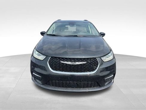 Used 2022 Chrysler Pacifica Touring-L FWD image 2