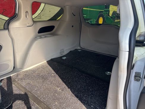 Used 2023 Chrysler Voyager LX image 20