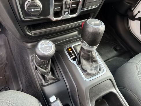 Used 2022 Jeep Wrangler Unlimited Sport AWD/4WD image 21