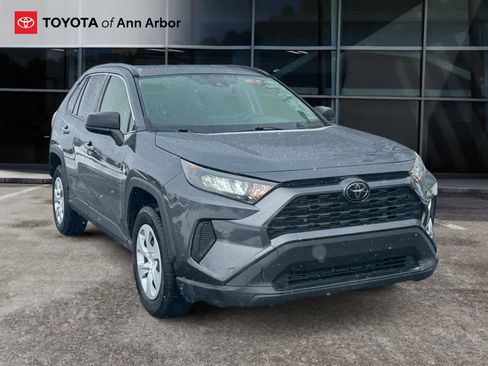 Used 2020 Toyota RAV4 LE image 1