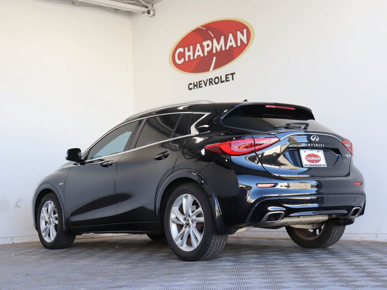 Used 2018 INFINITI QX30 FWD image 4