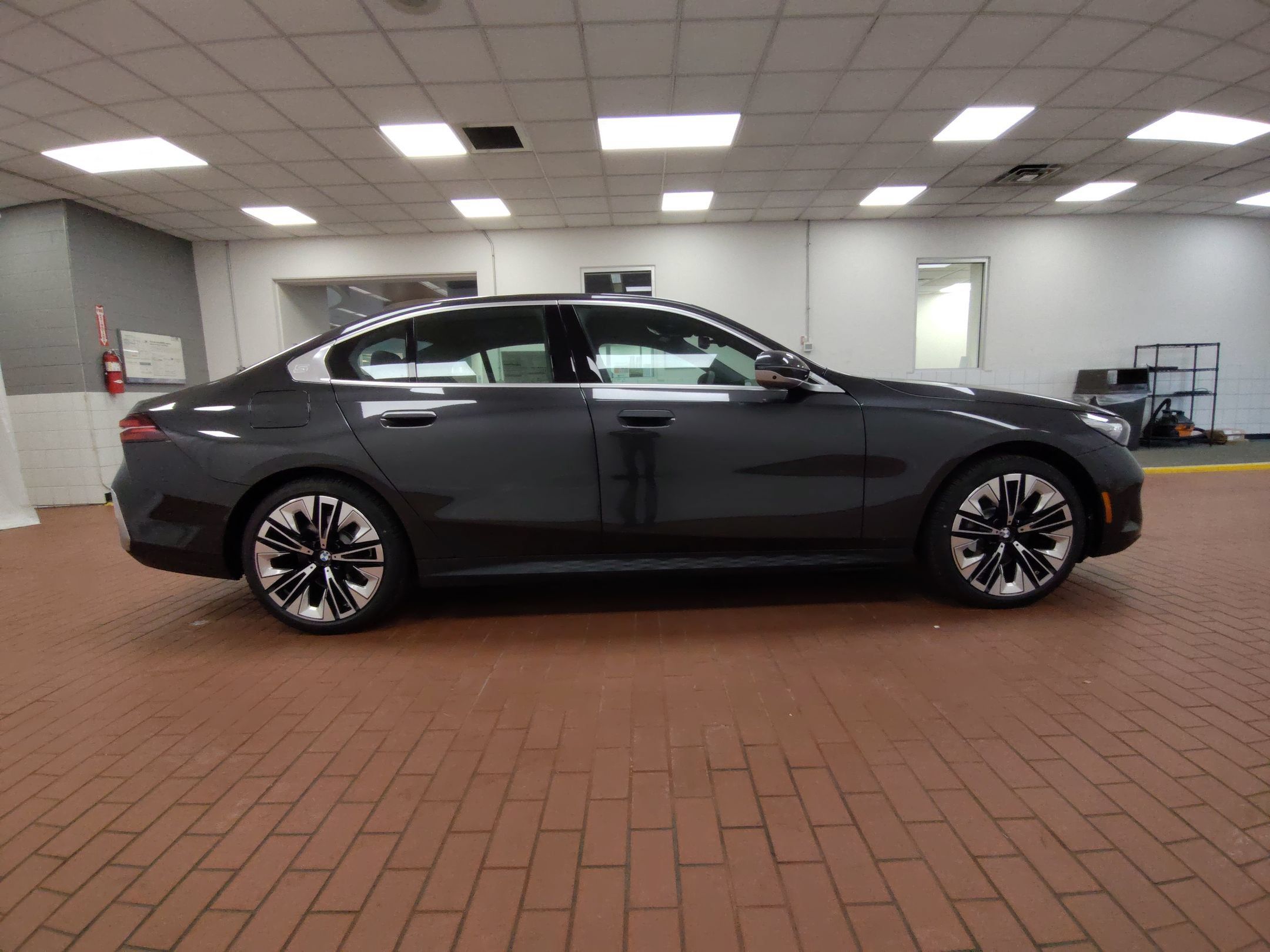 Used 2026 BMW 530i xDrive AWD/4WD image 7