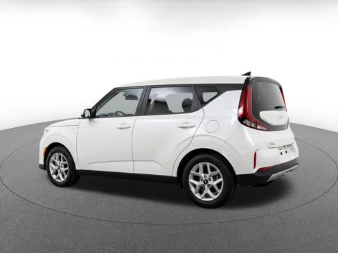 Used 2025 Kia Soul LX w/ LX Technology Package FWD image 7