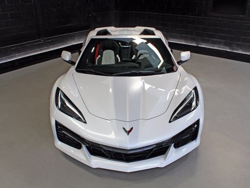 Used 2023 Chevrolet Corvette Z06 RWD image 11