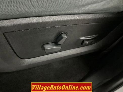 Used 2017 RAM 1500 Classic SLT w/ SLT Plus D←cor Group image 17