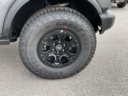 New 2025 Ford Bronco Badlands image 7