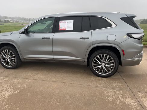 Used 2025 Buick Enclave Avenir w/ Super Cruise Package FWD image 6