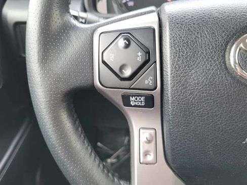 Used 2020 Toyota 4Runner SR5 AWD/4WD image 18