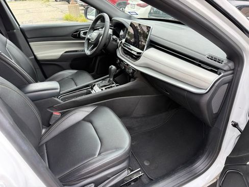 Used 2025 Jeep Compass Limited AWD/4WD image 19