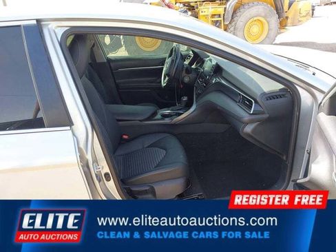Used 2021 Toyota Camry SE image 9