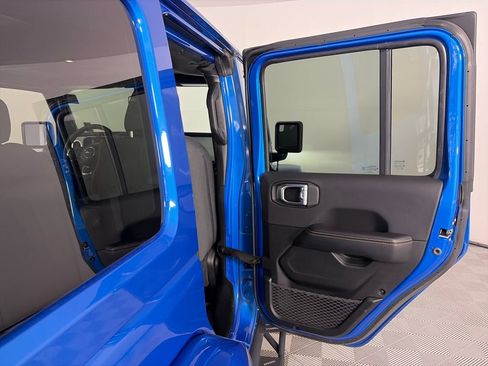 Used 2024 Jeep Wrangler Unlimited Sahara AWD/4WD image 28