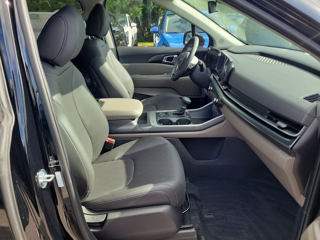New 2026 Kia Carnival FWD image 7