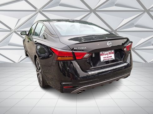 Used 2020 Nissan Altima 2.5 SR w/ Premium Package FWD image 8