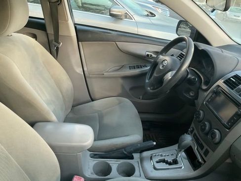 Used 2013 Toyota Corolla LE image 3