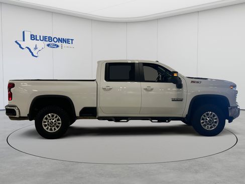 Used 2025 Chevrolet Silverado 2500 LT w/ Texas Edition AWD/4WD image 4