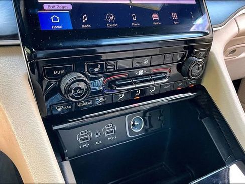 Used 2025 Jeep Grand Cherokee L Limited image 23