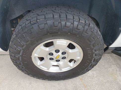 Used 2011 Chevrolet Avalanche LS RWD image 37