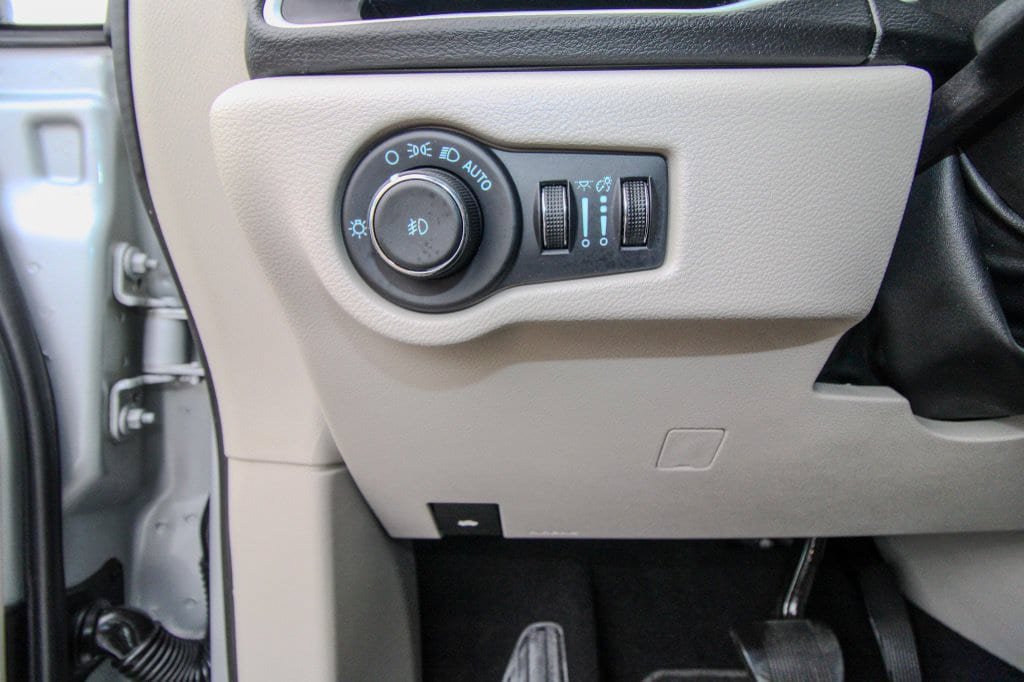 Used 2024 Chrysler Pacifica Touring-L FWD image 19