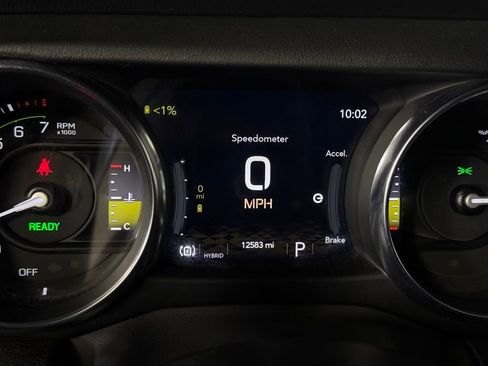 Used 2023 Jeep Wrangler Unlimited Sahara AWD/4WD image 18