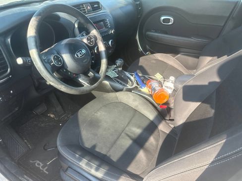 Used 2014 Kia Soul FWD image 12