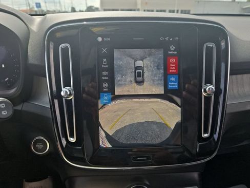 Used 2026 Volvo XC40 B5 Plus AWD/4WD image 17