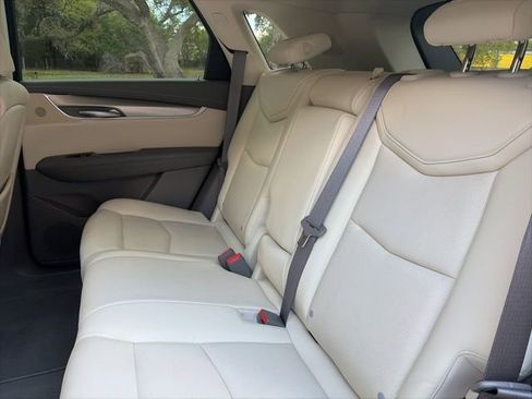 Used 2017 Cadillac XT5 Luxury w/ Driver Awareness Package image 9