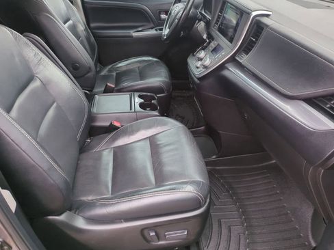 Used 2015 Toyota Sienna SE Premium image 23