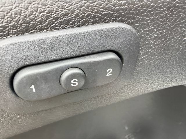 Used 2018 Dodge Durango R/T w/ Technology Group AWD/4WD image 16