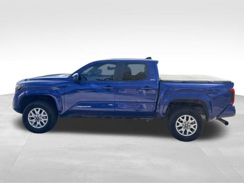 Used 2025 Toyota Tacoma SR5 AWD/4WD image 5