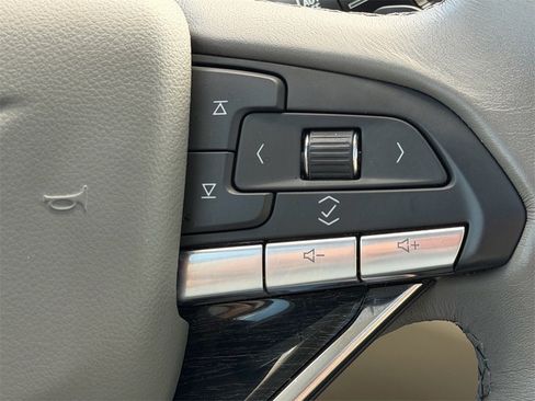 Used 2023 Cadillac XT6 Premium Luxury image 22