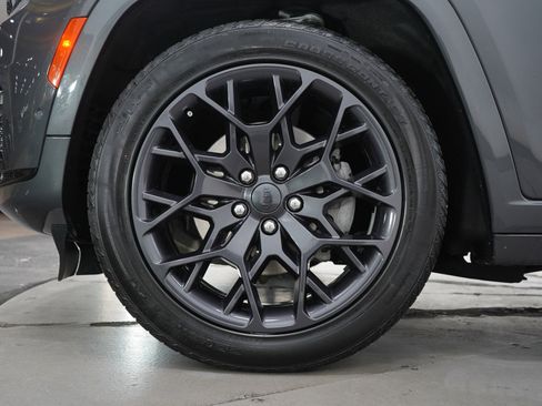 Used 2024 Jeep Grand Cherokee L Summit image 32