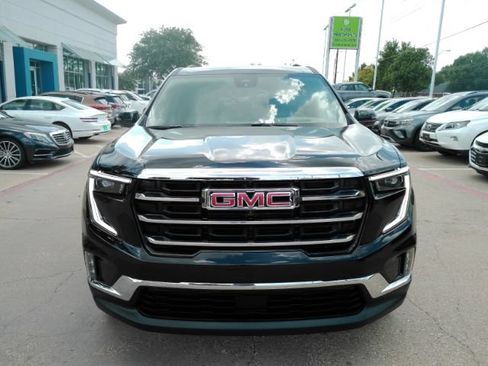 Used 2026 GMC Acadia Elevation w/ Elevation Premium Package FWD image 3