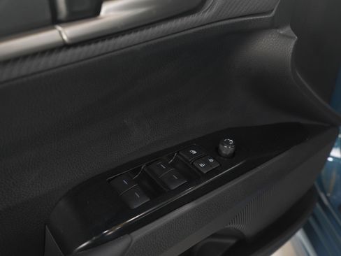 Used 2025 Toyota Camry SE w/ Convenience Package image 18