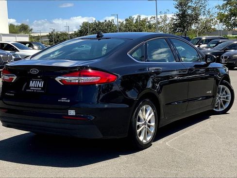 Used 2019 Ford Fusion SE FWD image 10