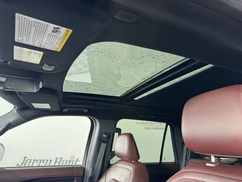 Used 2024 Ford Expedition Limited image 4