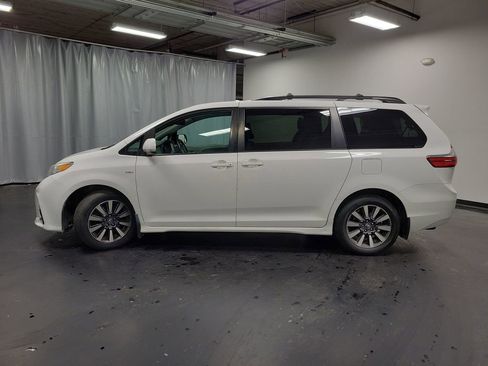 Used 2020 Toyota Sienna LE image 5