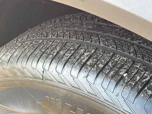 Used 2025 Nissan Rogue SV image 9