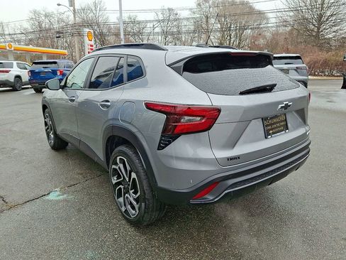 Used 2024 Chevrolet Trax RS w/ Driver Confidence Package image 5