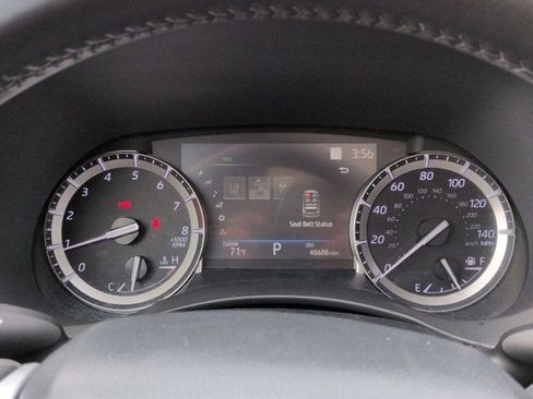 Used 2022 Toyota Highlander XLE AWD/4WD image 11