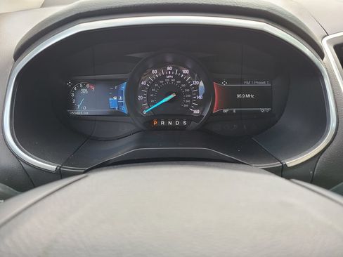 Used 2018 Ford Edge Titanium w/ Equipment Group 302A AWD/4WD image 22