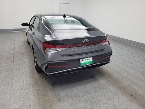 Used 2025 Hyundai Elantra SE FWD image 6