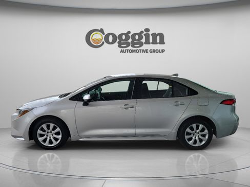 Used 2024 Toyota Corolla LE image 3