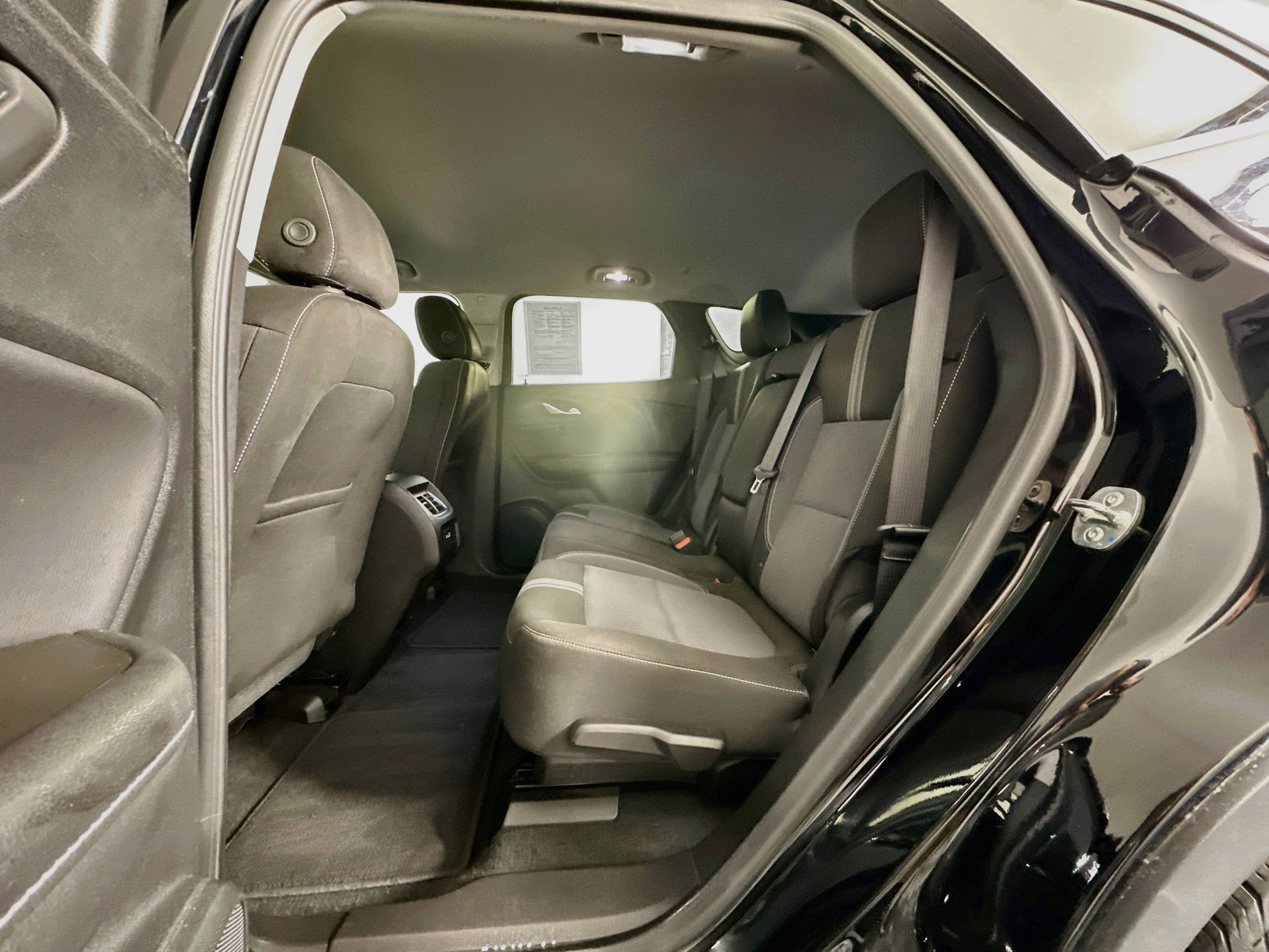 Used 2025 Chevrolet Blazer LT FWD image 28
