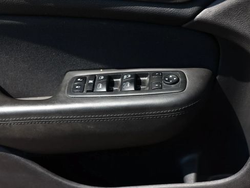 Used 2015 Chrysler 200 Limited w/ Convenience Group FWD image 40