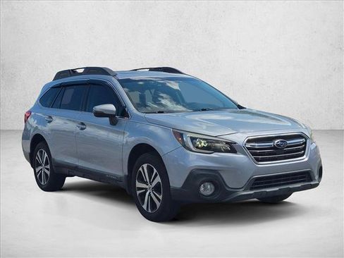 Used 2018 Subaru Outback 2.5i Limited AWD/4WD image 3