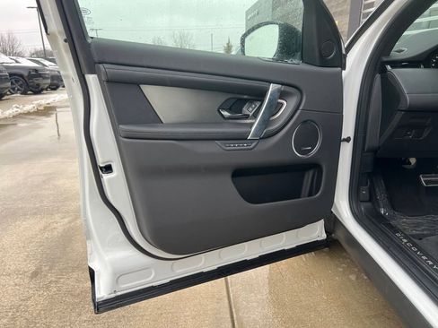 New 2025 Land Rover Discovery Sport Dynamic SE image 10